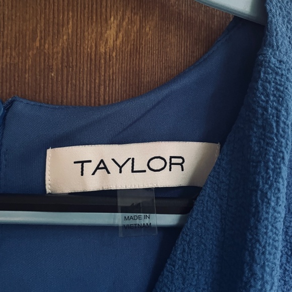 Taylor Women's Sleeveless V-Neck Shirred Sheath Dress Size 14 - Picture 6 of 16